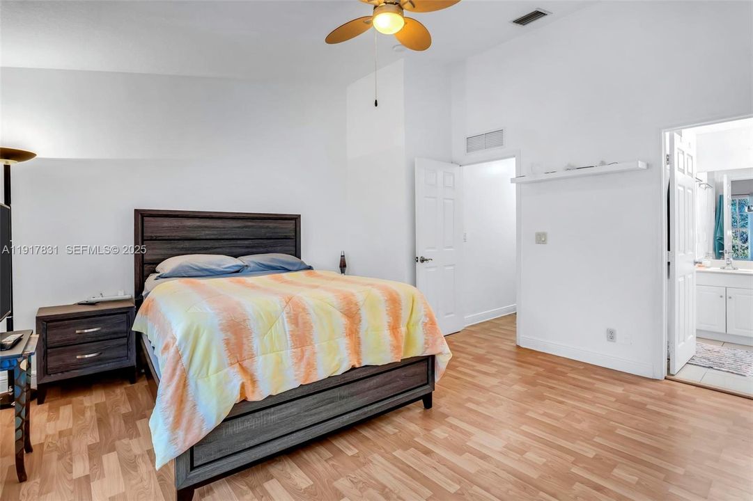 待售: $375,000 (2 贝兹, 2 浴室, 1351 平方英尺)