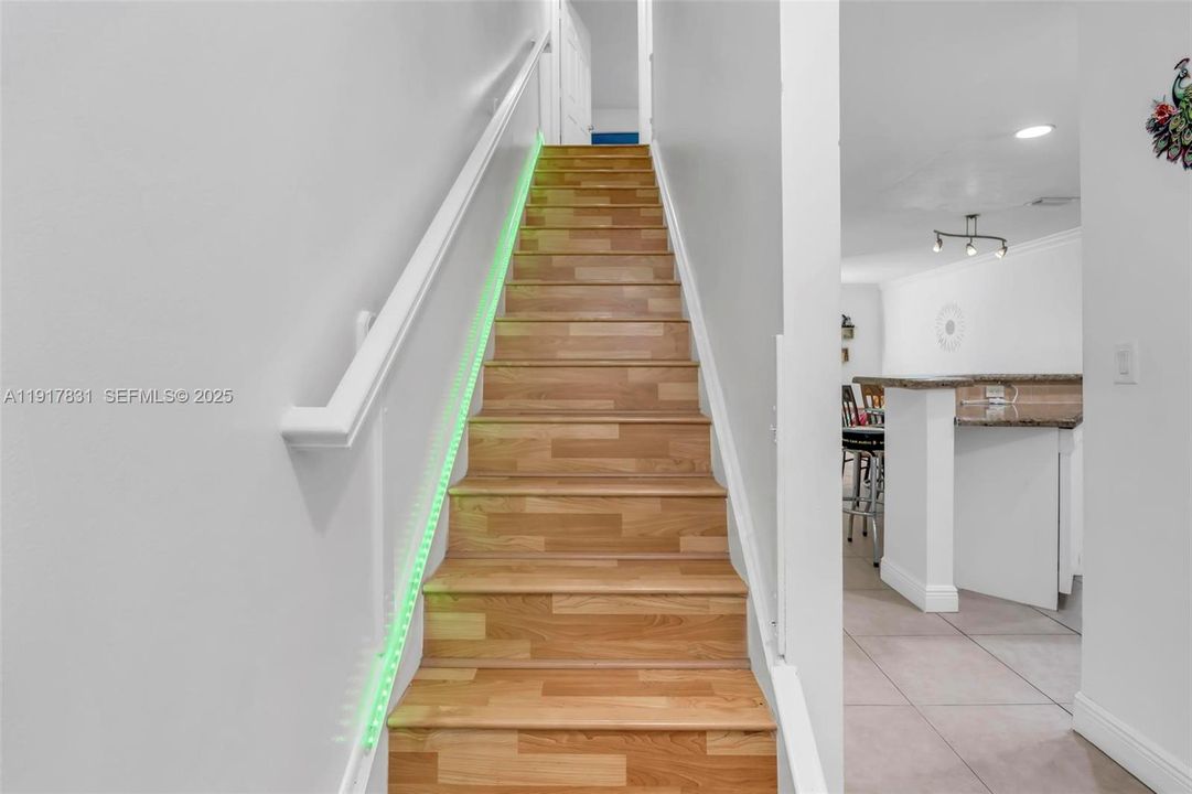 待售: $375,000 (2 贝兹, 2 浴室, 1351 平方英尺)