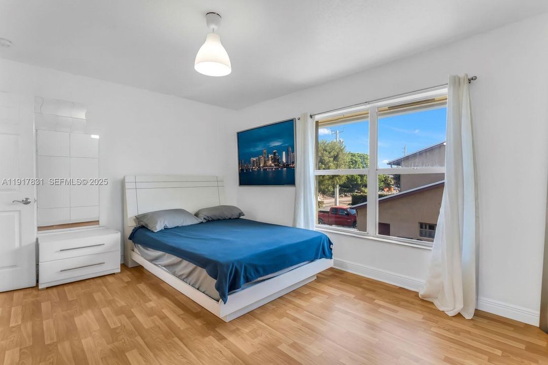 待售: $375,000 (2 贝兹, 2 浴室, 1351 平方英尺)