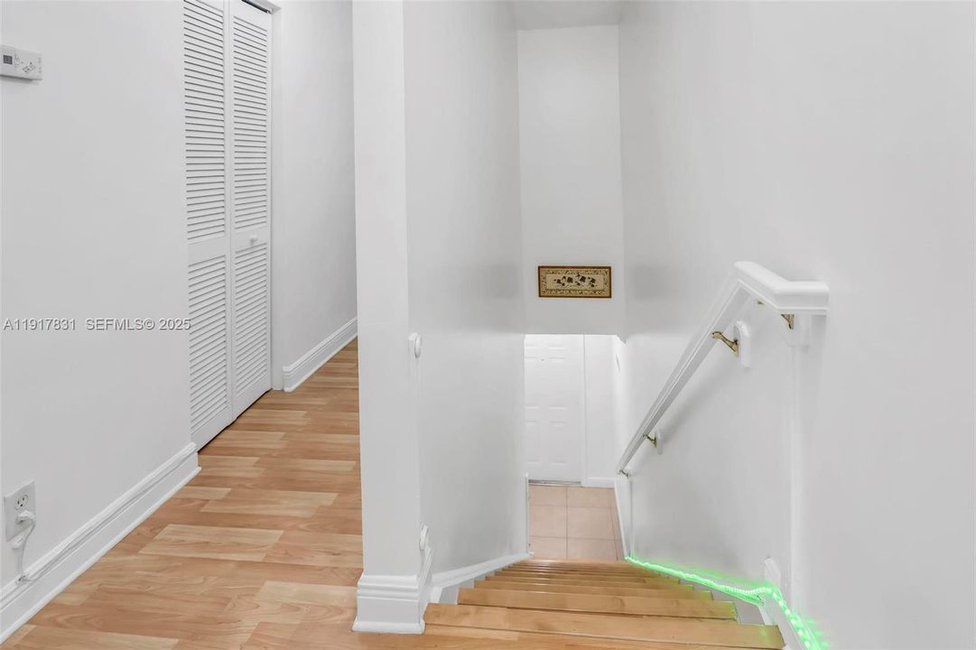 待售: $375,000 (2 贝兹, 2 浴室, 1351 平方英尺)