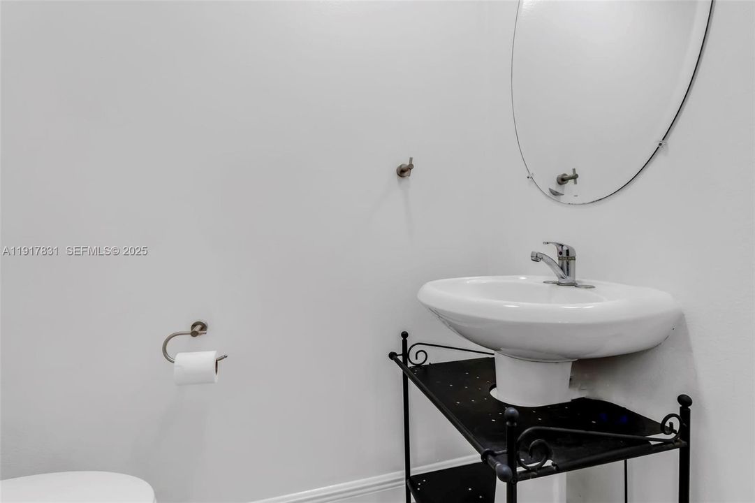 待售: $375,000 (2 贝兹, 2 浴室, 1351 平方英尺)