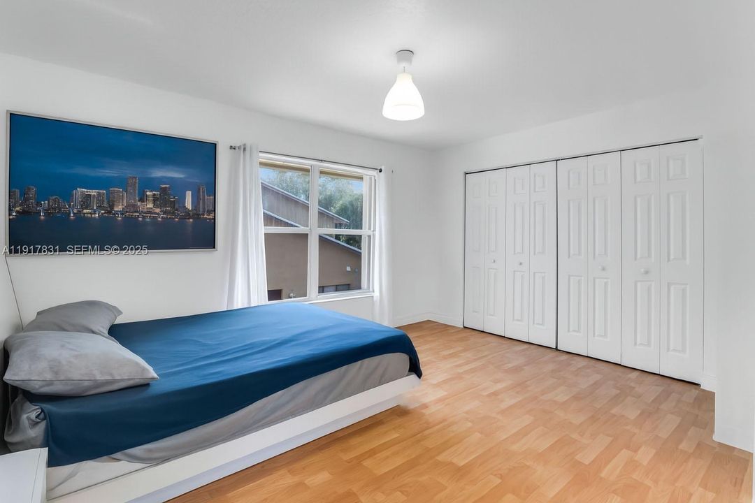 待售: $375,000 (2 贝兹, 2 浴室, 1351 平方英尺)