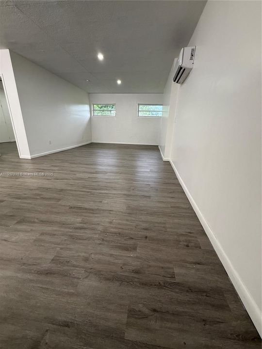 В аренду: $1,700 (1 спален, 1 ванн, 4155 Квадратных фут)