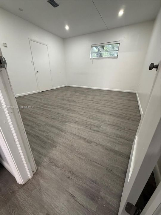 В аренду: $1,700 (1 спален, 1 ванн, 4155 Квадратных фут)