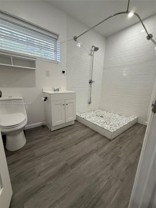 В аренду: $1,700 (1 спален, 1 ванн, 4155 Квадратных фут)