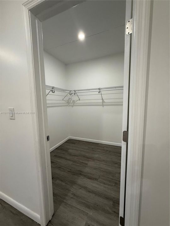 В аренду: $1,700 (1 спален, 1 ванн, 4155 Квадратных фут)