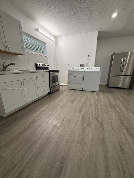 В аренду: $1,700 (1 спален, 1 ванн, 4155 Квадратных фут)