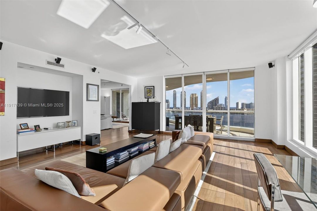 For Rent: $20,000 (4 beds, 4 baths, 3709 Square Feet)