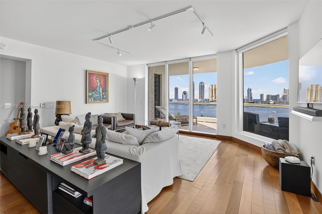 For Rent: $20,000 (4 beds, 4 baths, 3709 Square Feet)