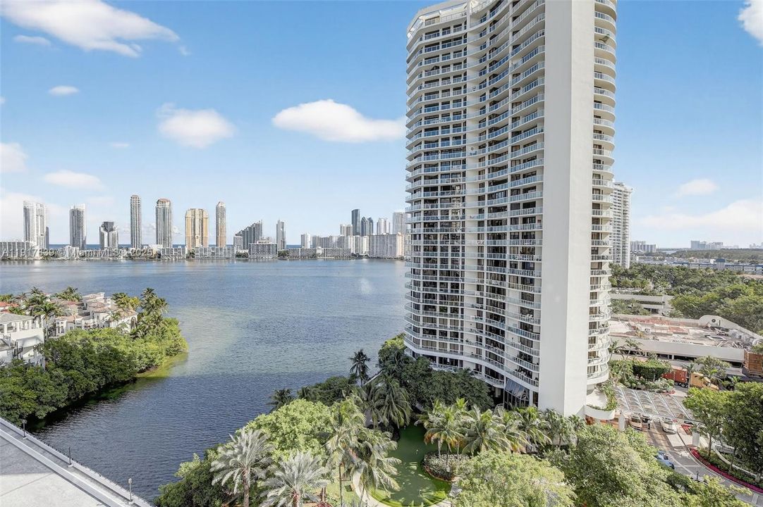 For Rent: $20,000 (4 beds, 4 baths, 3709 Square Feet)