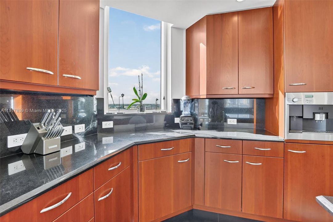 For Rent: $20,000 (4 beds, 4 baths, 3709 Square Feet)