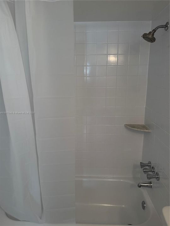 出租: $1,700 (1 贝兹, 1 浴室, 600 平方英尺)