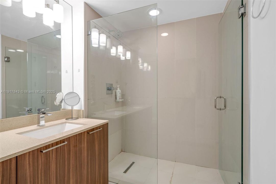 En Venta: $489,000 (2 camas, 2 baños, 1052 Pies cuadrados)