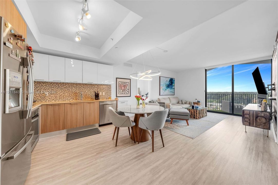 En Venta: $489,000 (2 camas, 2 baños, 1052 Pies cuadrados)