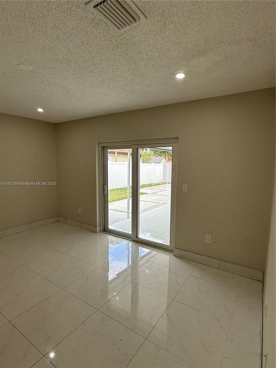 出租: $4,100 (3 贝兹, 2 浴室, 1723 平方英尺)