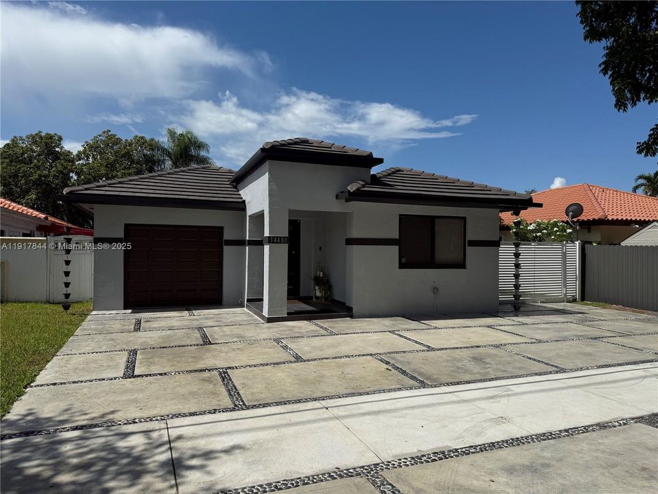 出租: $4,100 (3 贝兹, 2 浴室, 1723 平方英尺)