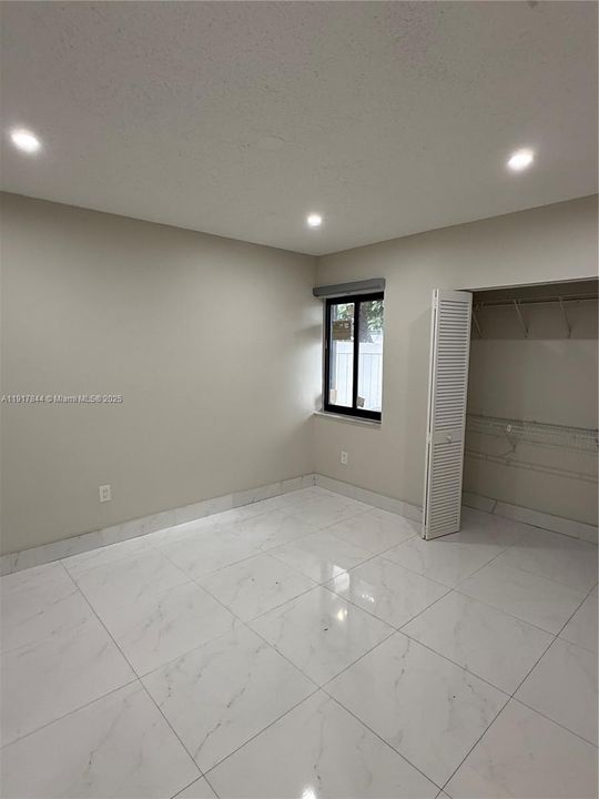 出租: $4,100 (3 贝兹, 2 浴室, 1723 平方英尺)