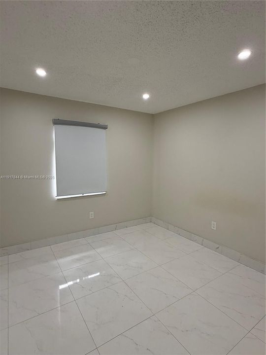 出租: $4,100 (3 贝兹, 2 浴室, 1723 平方英尺)