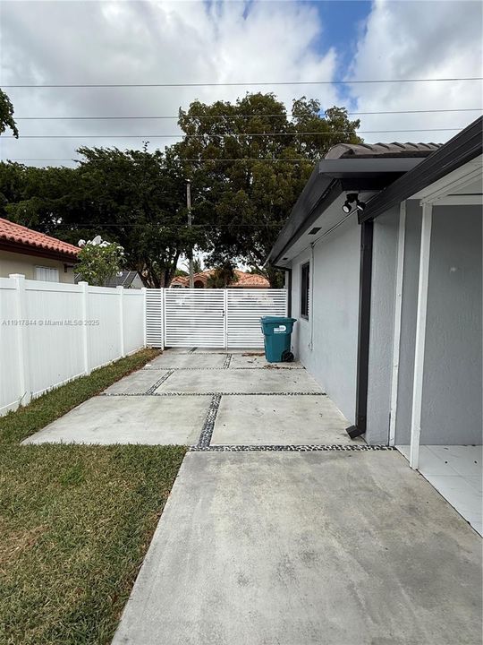 出租: $4,100 (3 贝兹, 2 浴室, 1723 平方英尺)