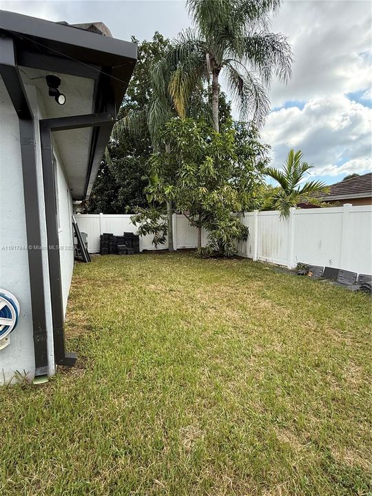 出租: $4,100 (3 贝兹, 2 浴室, 1723 平方英尺)