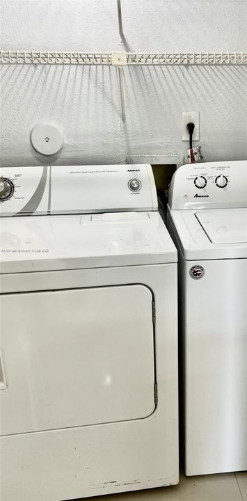 For Sale: $193,000 (1 beds, 1 baths, 950 Square Feet)