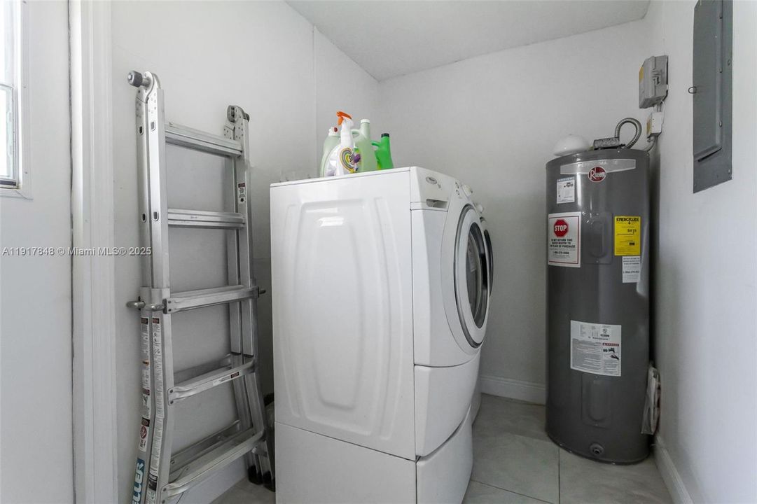 En Venta: $357,500 (2 camas, 2 baños, 1587 Pies cuadrados)