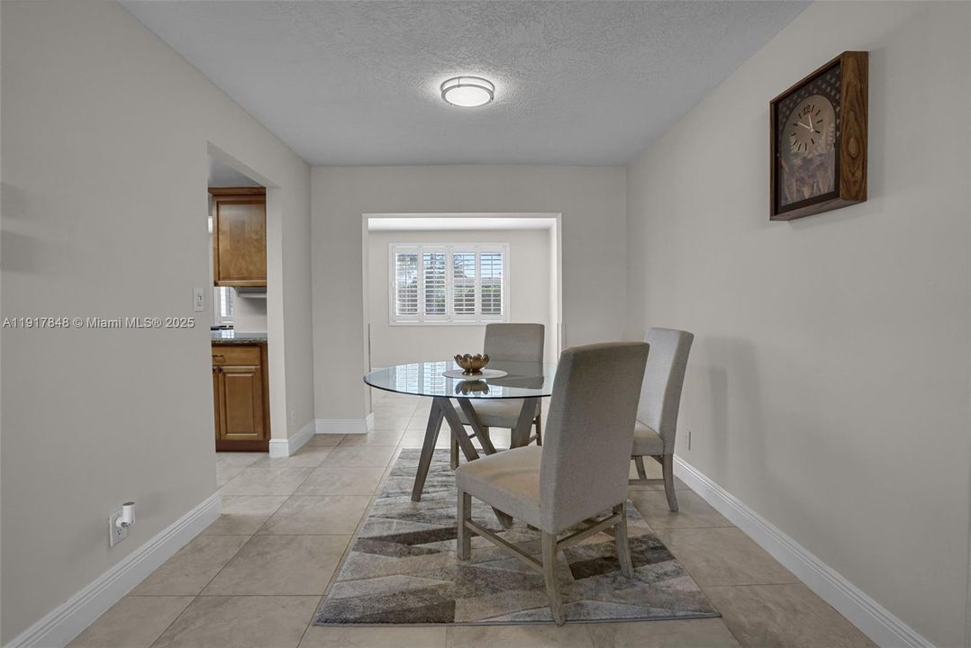 En Venta: $357,500 (2 camas, 2 baños, 1587 Pies cuadrados)