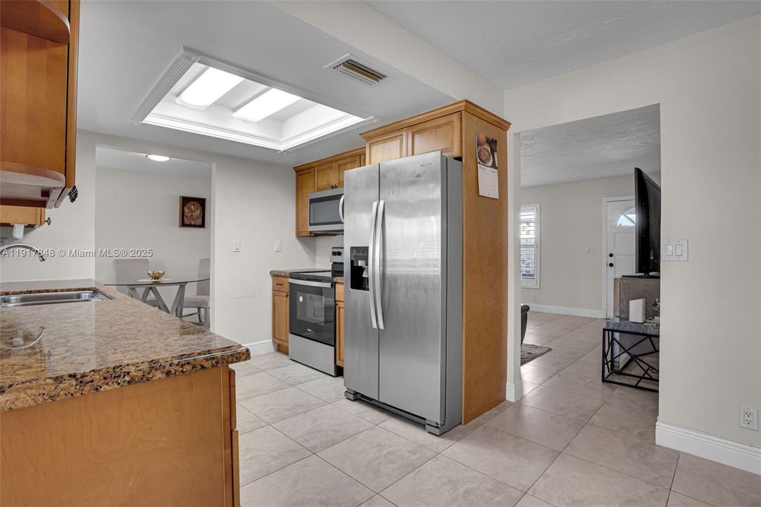 En Venta: $357,500 (2 camas, 2 baños, 1587 Pies cuadrados)