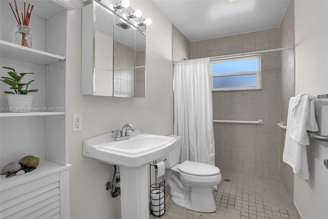 En Venta: $357,500 (2 camas, 2 baños, 1587 Pies cuadrados)