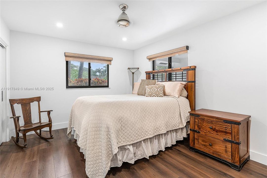 For Sale: $2,650,000 (3 beds, 2 baths, 1934 Square Feet)