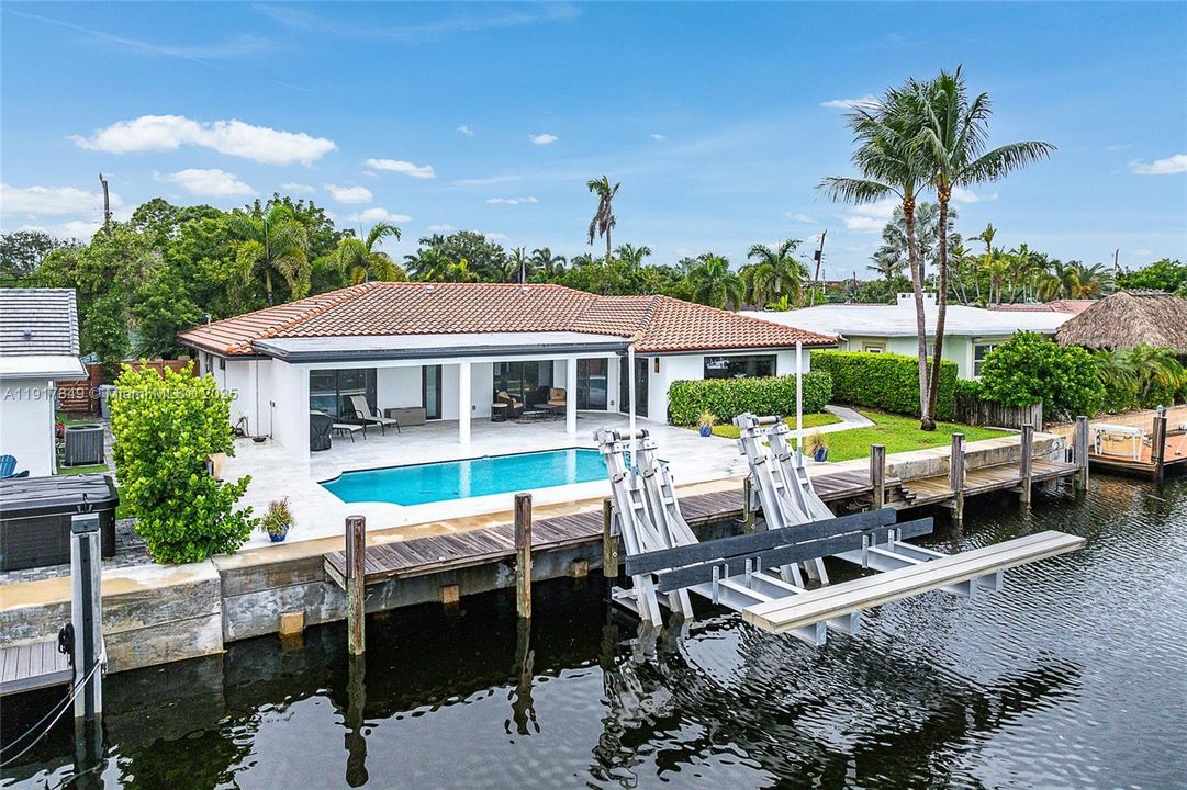 For Sale: $2,650,000 (3 beds, 2 baths, 1934 Square Feet)