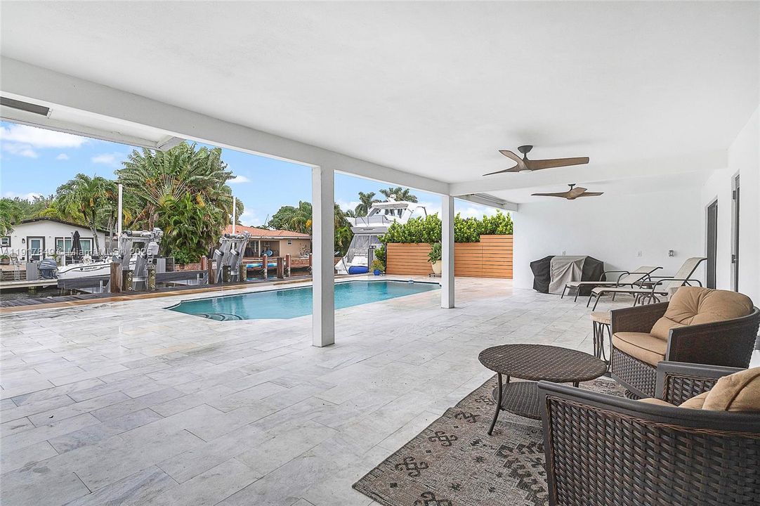 For Sale: $2,650,000 (3 beds, 2 baths, 1934 Square Feet)