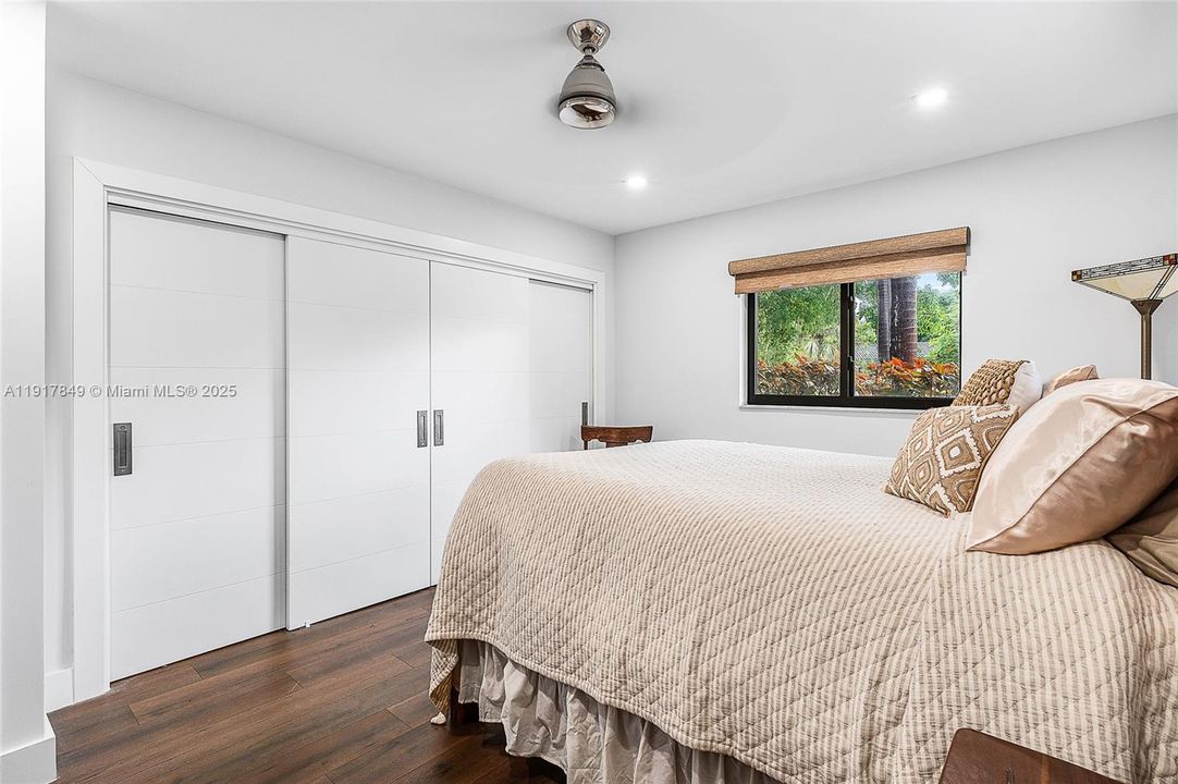 For Sale: $2,650,000 (3 beds, 2 baths, 1934 Square Feet)