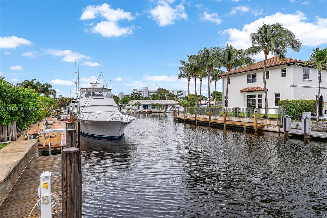 For Sale: $2,650,000 (3 beds, 2 baths, 1934 Square Feet)