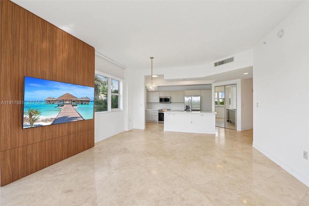 En Renta: $4,900 (3 camas, 3 baños, 1600 Pies cuadrados)