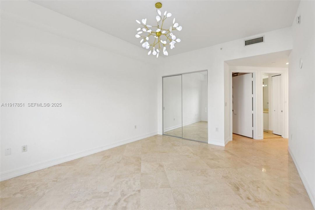 En Renta: $4,900 (3 camas, 3 baños, 1600 Pies cuadrados)