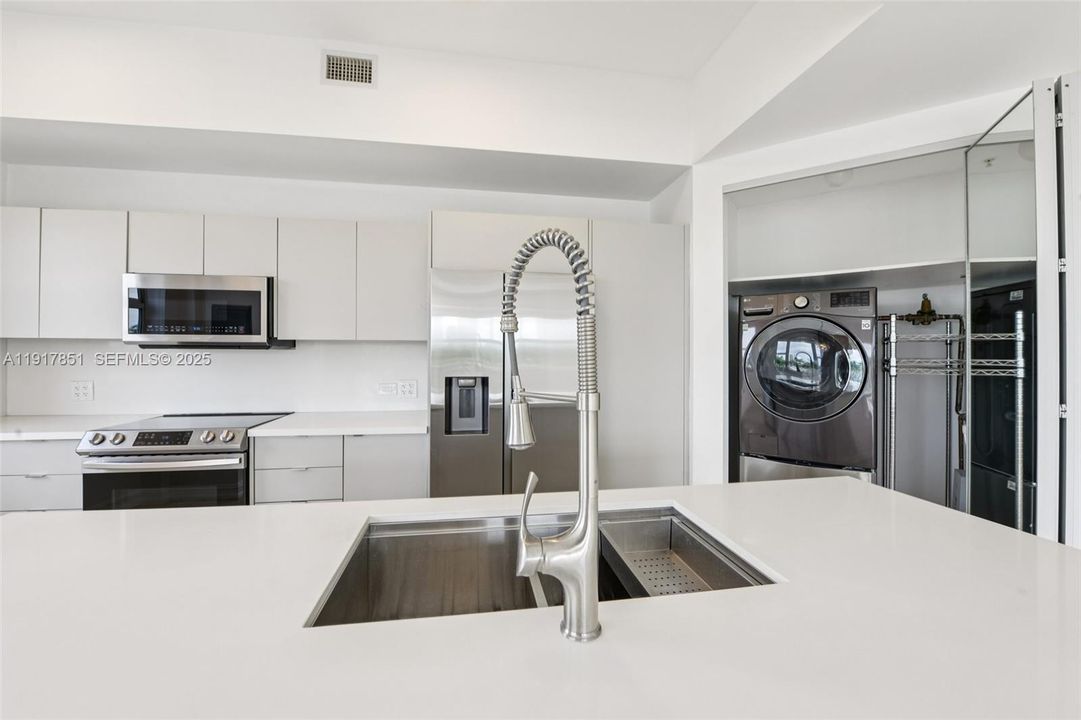 En Renta: $4,900 (3 camas, 3 baños, 1600 Pies cuadrados)