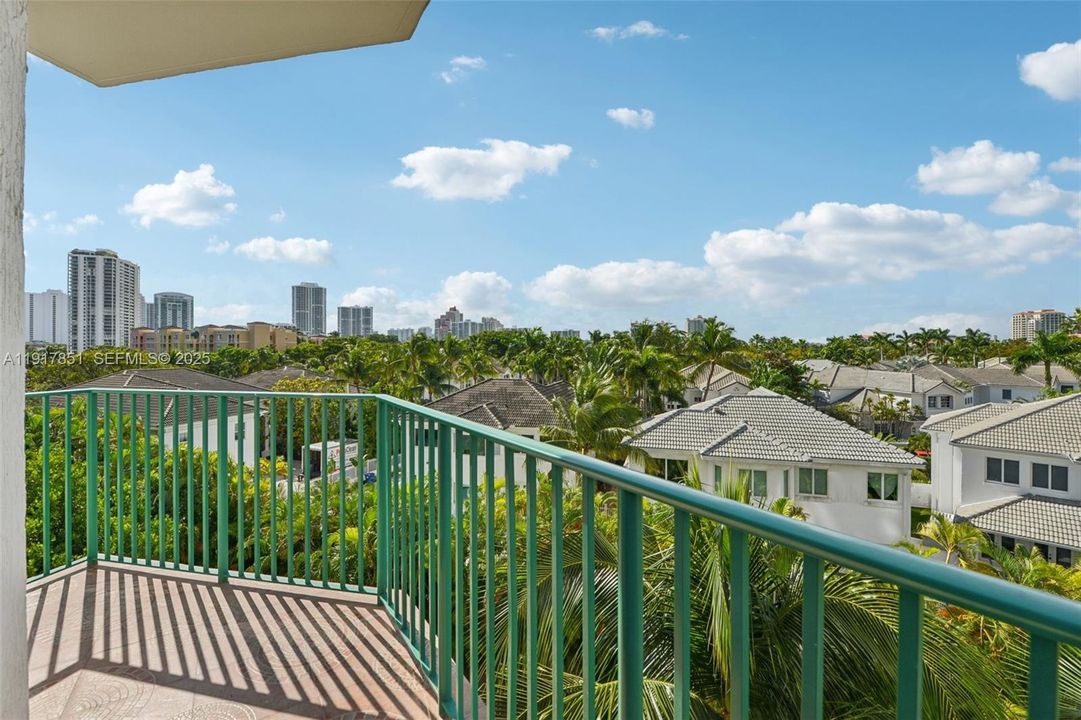 En Renta: $4,900 (3 camas, 3 baños, 1600 Pies cuadrados)