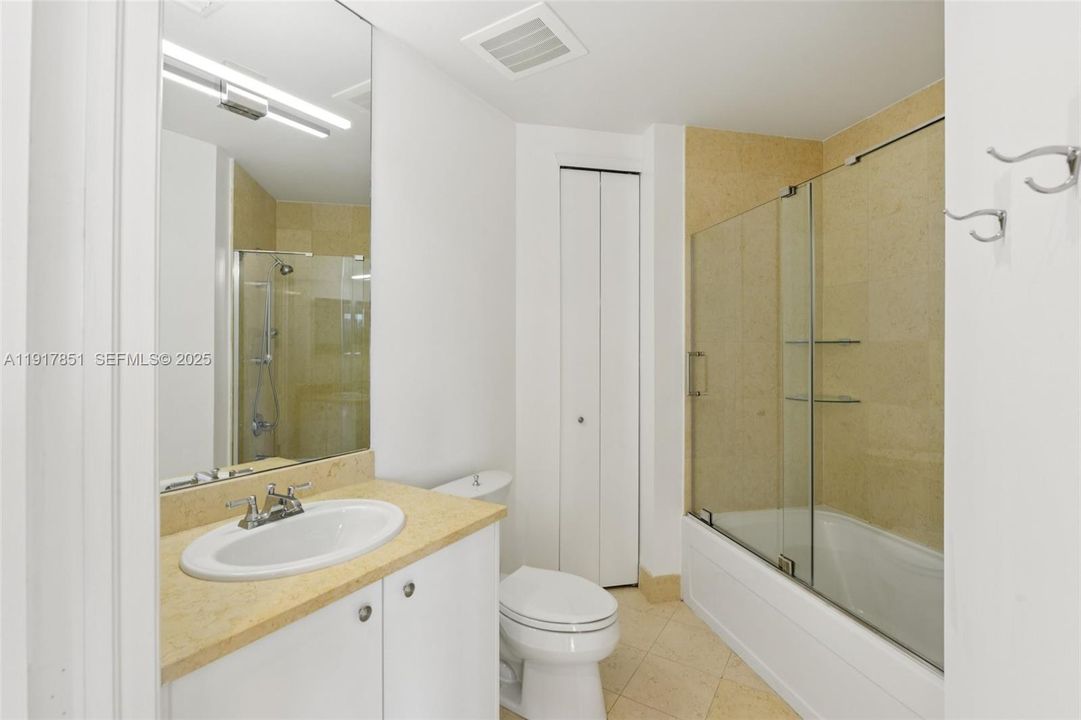 En Renta: $4,900 (3 camas, 3 baños, 1600 Pies cuadrados)