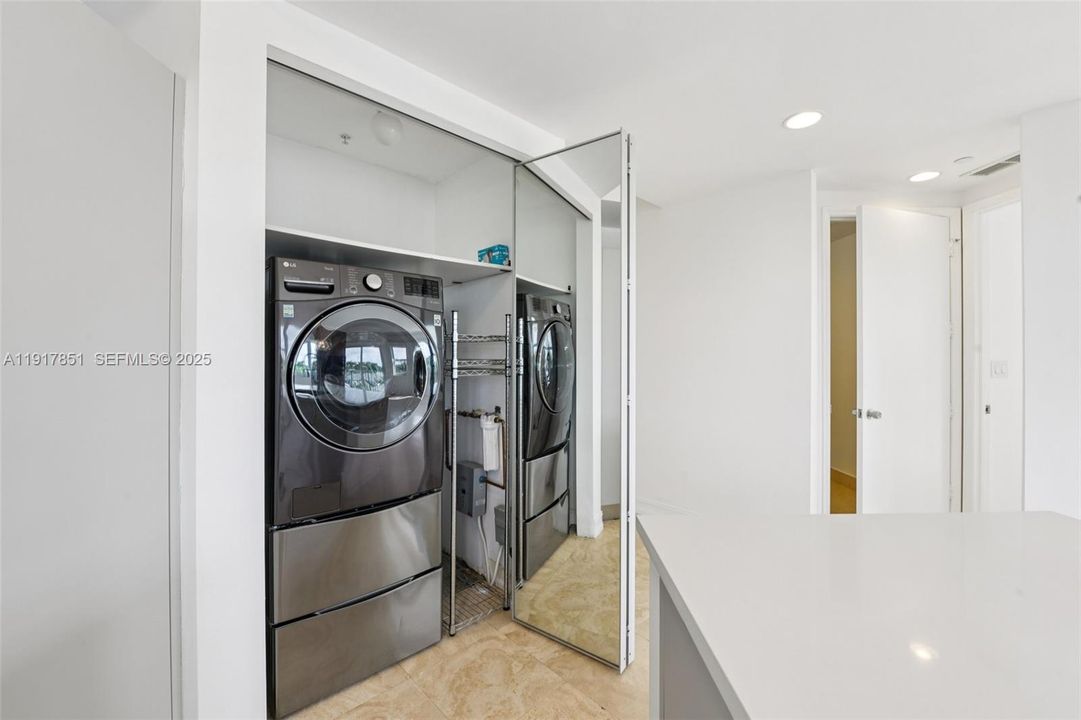 En Renta: $4,900 (3 camas, 3 baños, 1600 Pies cuadrados)