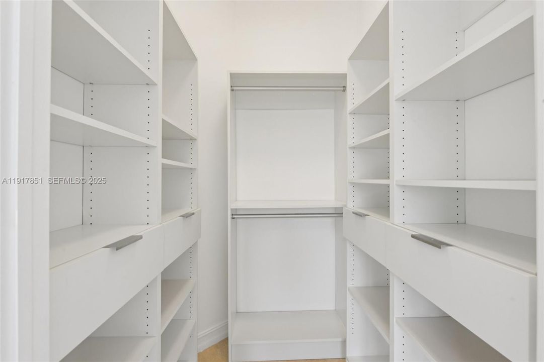 En Renta: $4,900 (3 camas, 3 baños, 1600 Pies cuadrados)