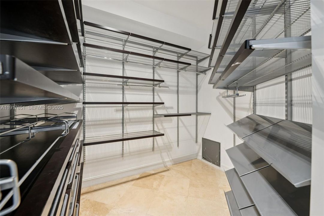 En Renta: $4,900 (3 camas, 3 baños, 1600 Pies cuadrados)