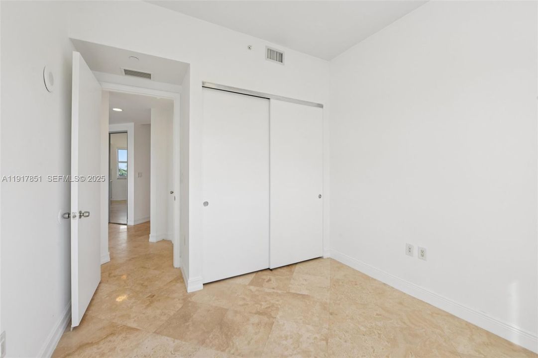 En Renta: $4,900 (3 camas, 3 baños, 1600 Pies cuadrados)