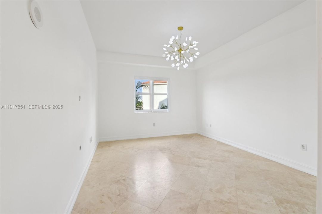 En Renta: $4,900 (3 camas, 3 baños, 1600 Pies cuadrados)