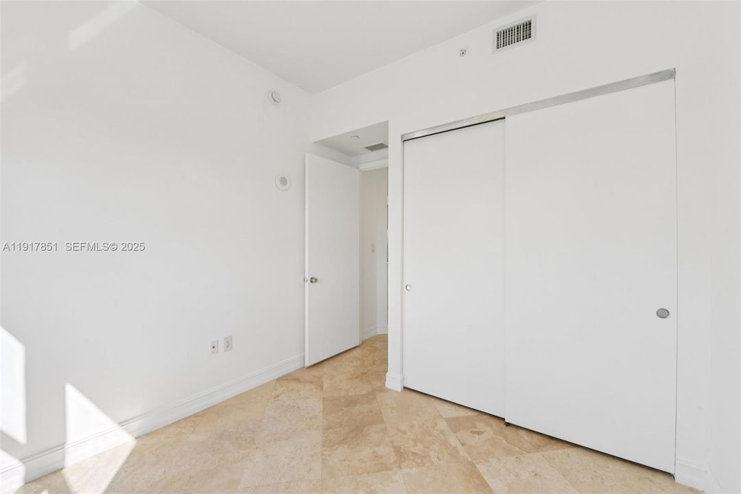 En Renta: $4,900 (3 camas, 3 baños, 1600 Pies cuadrados)