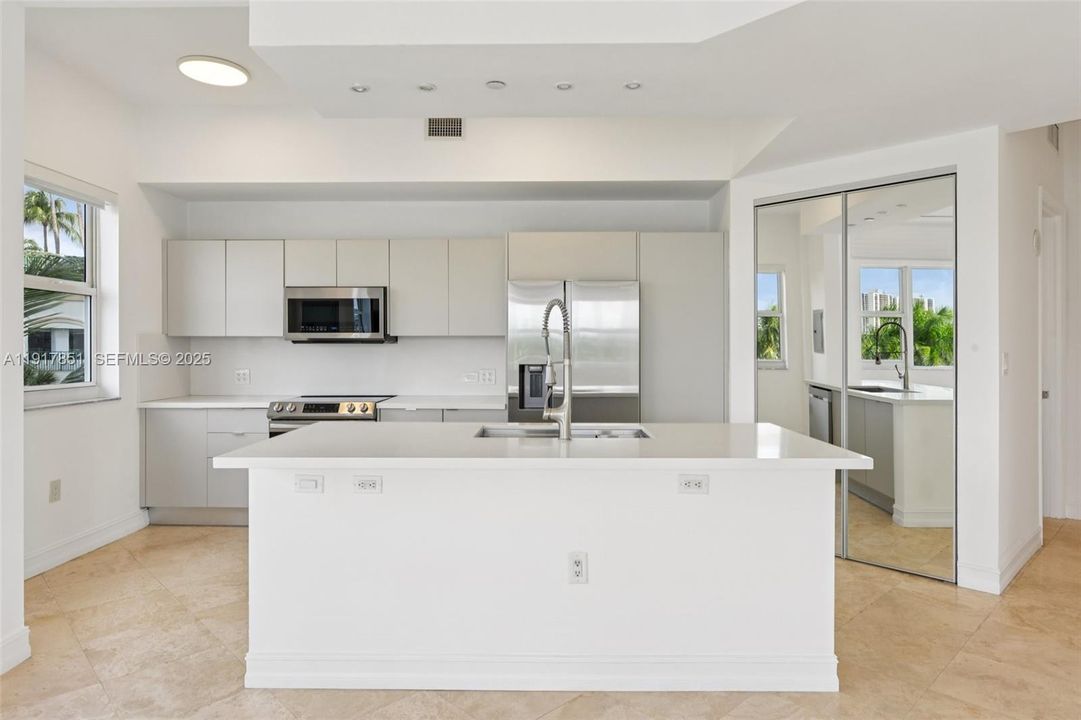 En Renta: $4,900 (3 camas, 3 baños, 1600 Pies cuadrados)