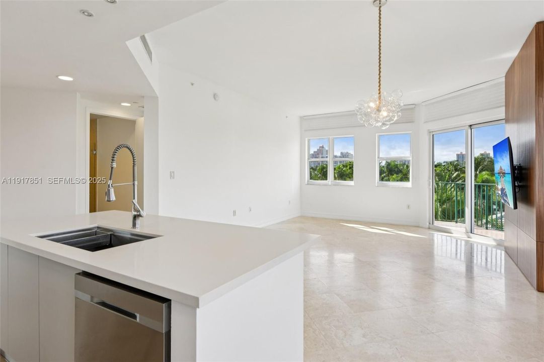 En Renta: $4,900 (3 camas, 3 baños, 1600 Pies cuadrados)