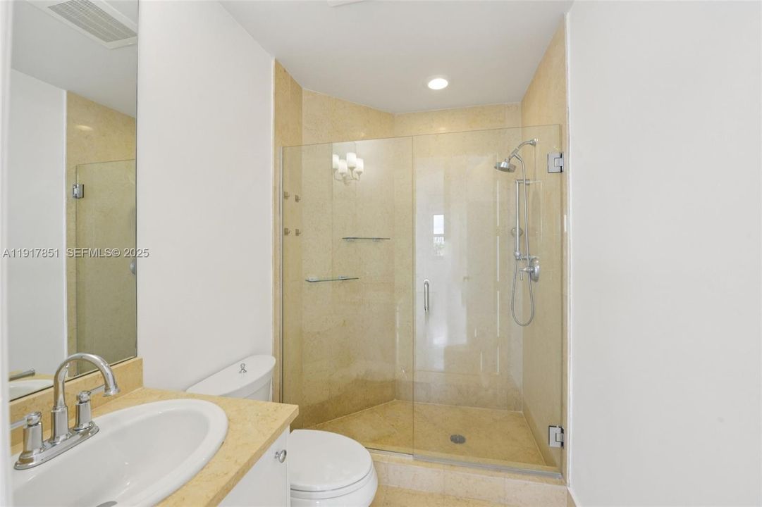 En Renta: $4,900 (3 camas, 3 baños, 1600 Pies cuadrados)