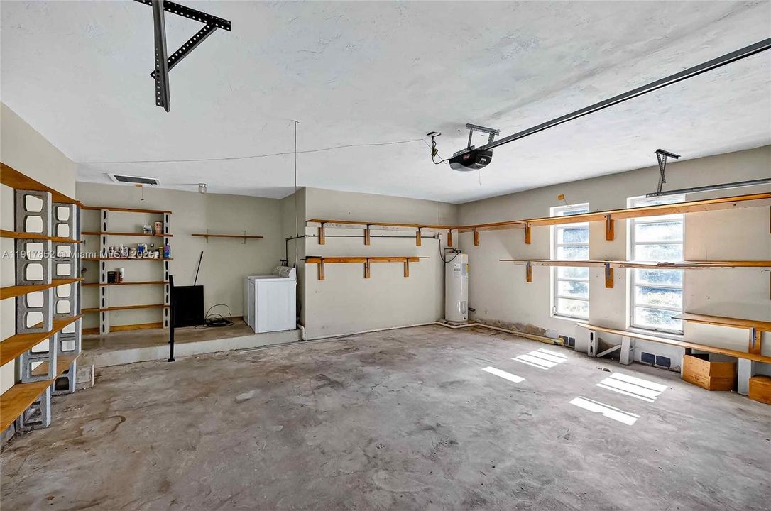 合同活跃: $995,000 (3 贝兹, 2 浴室, 2176 平方英尺)