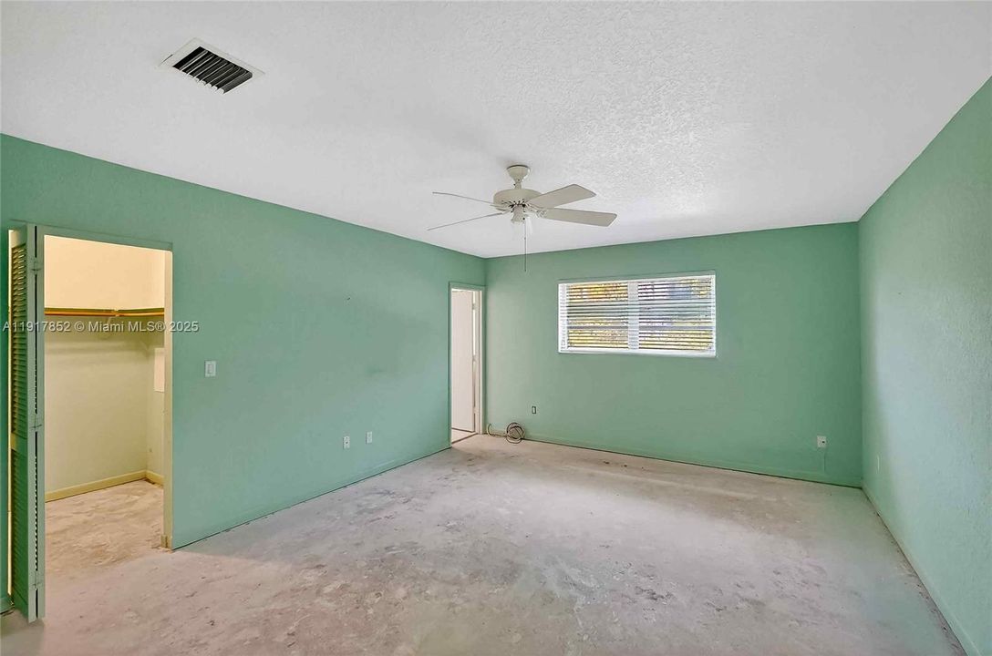 合同活跃: $995,000 (3 贝兹, 2 浴室, 2176 平方英尺)